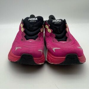 Hoka Arahi 6 Pink and Black Athletic Shoes